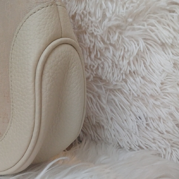 Dooney & Bourke NWOT Cream Shoulder Bag - Picture 7 of 11